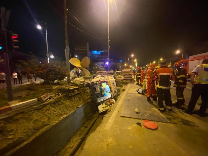 Accident grav. O ambulanță a căzut într-un șanț la Constanța. Sunt cinci victime 18799447