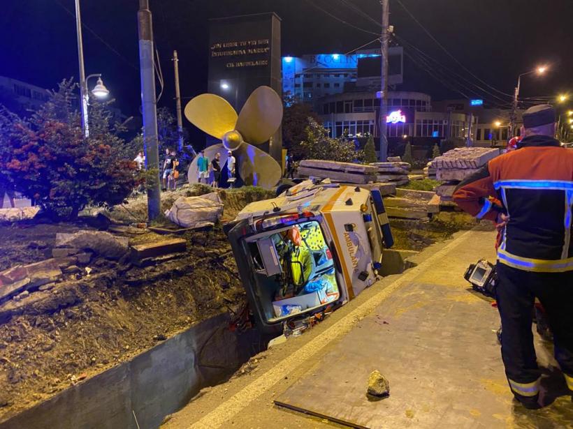 Accident grav. O ambulanță a căzut într-un șanț la Constanța. Sunt cinci victime 18799448