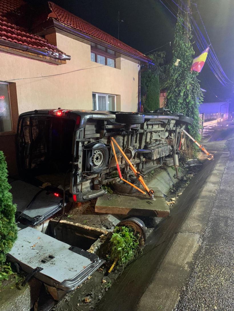 Accident teribil în Maramureș. Nouă victime printre care se află și un copil. Patru persoane au rămas încarcerate 18799644