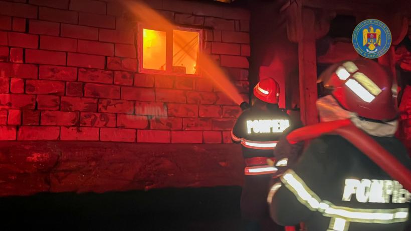Incendiere a patru case la Babadag, județul Tulcea: "cauza probabilă a fost acțiunea intenționată" 18799862