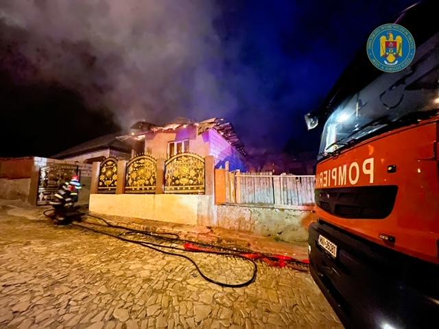 Incendiere a patru case la Babadag, județul Tulcea: "cauza probabilă a fost acțiunea intenționată" 18799864