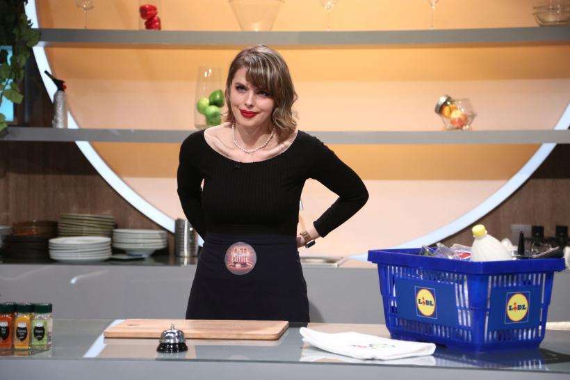 Seara extravaganțelor la Chefi la cuțite! Jessica Alves, cunoscută cândva drept „Păpușa umană Ken”, îi vizitează pe Chefi. Iar Iulia Albu îi uluiește pe jurați cu preparatul său elaborat 18799954