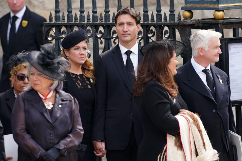 Justin Trudeau, criticat pentru că a cântat la o petrecere, înainte de înmormântarea lui Reginei Elisabeta a II-a