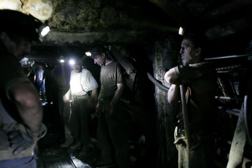 Dezastrul din industria minieră, fardat cu importuri de cărbune