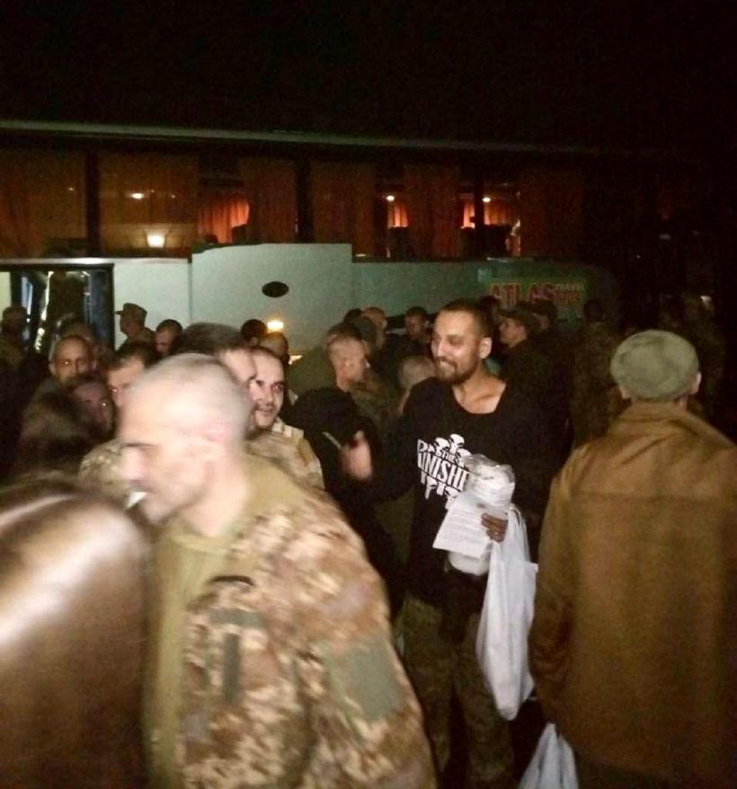 VIDEO Moscova și Kievul schimbă aproape 300 de prizonieri. Rușii îl consideră pe Putin trădător 18800184