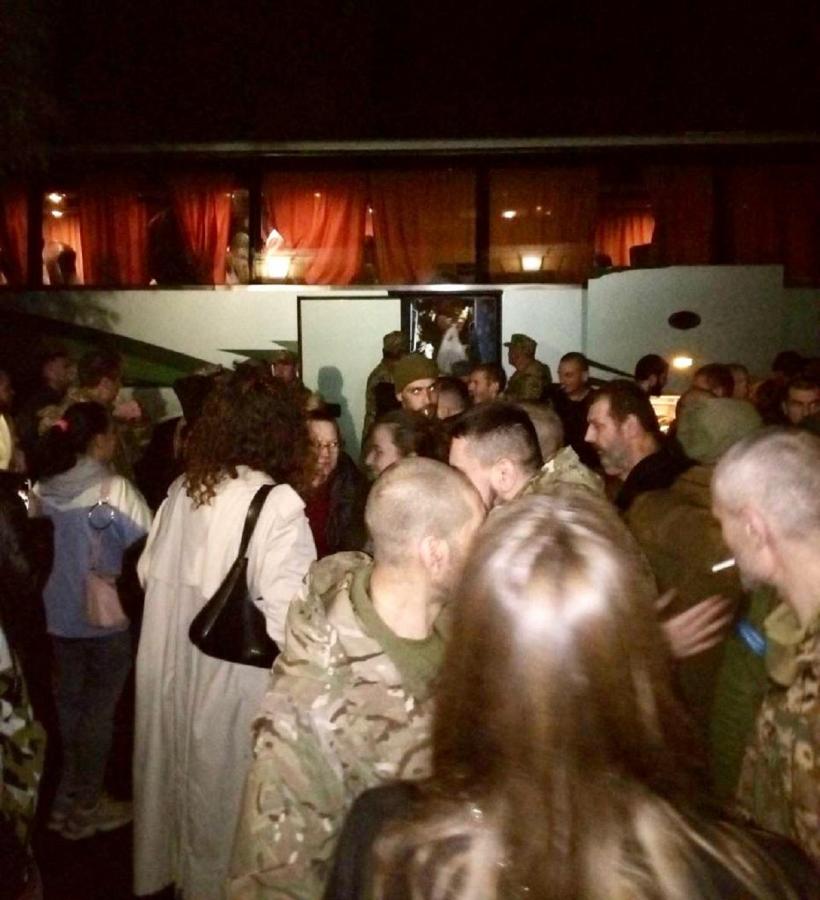 VIDEO Moscova și Kievul schimbă aproape 300 de prizonieri. Rușii îl consideră pe Putin trădător 18800185