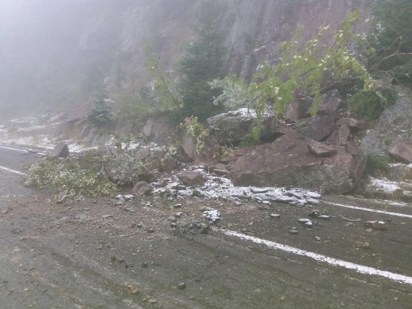 UPDATE Traficul rutier a revenit la normal pe Transfăgărășan. Zăpadă la Bâlea Lac 18800202