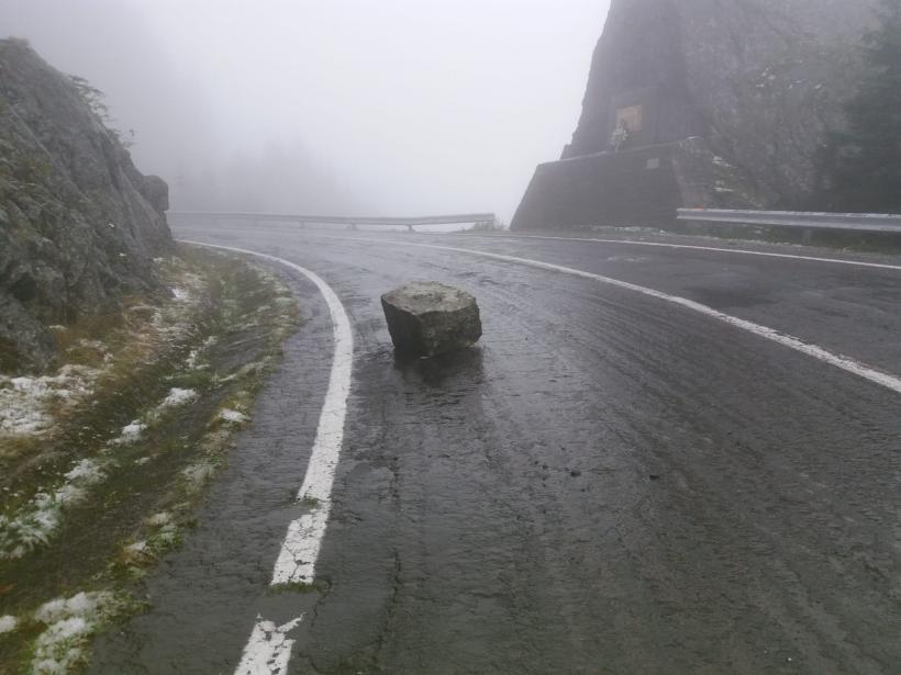 UPDATE Traficul rutier a revenit la normal pe Transfăgărășan. Zăpadă la Bâlea Lac 18800203