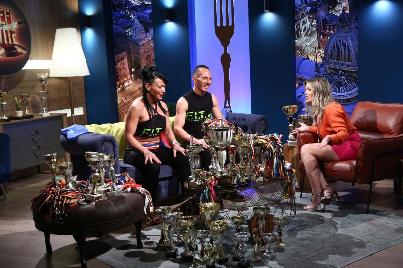 Chefi la cuțite, lider de piață cu ediția de luni.  În seara aceasta, jurații au parte de o provocare inedită:  sunt chemați la bancurile de lucru legați la ochi! 18800922