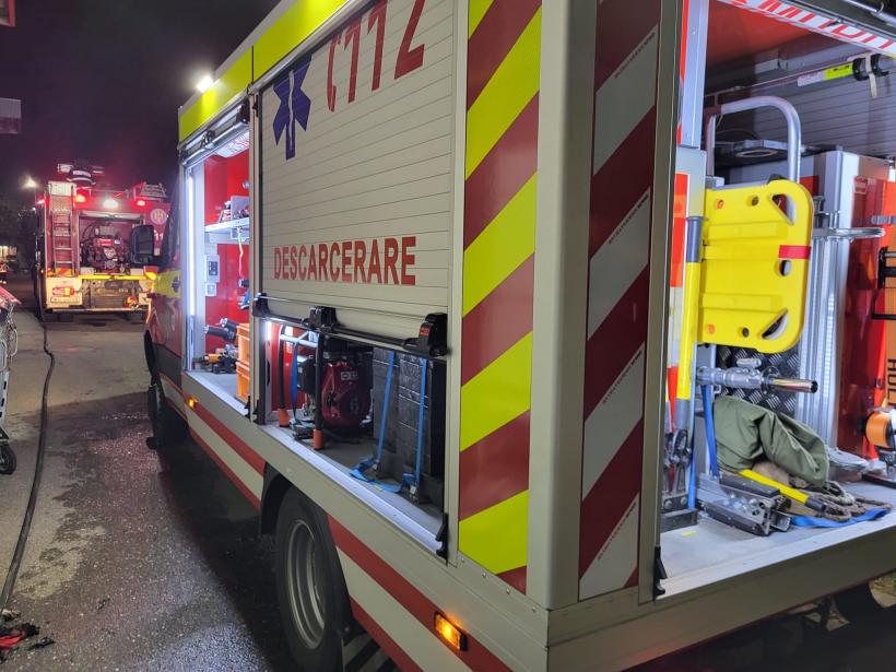 Incendiu într-un centru comercial din Giurgiu. Flăcările au distrus mii de articole vestimentare 18800884