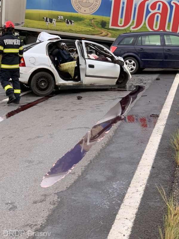 Accident grav între Sighișoara și Târgu Mureș, între două mașini și un TIR