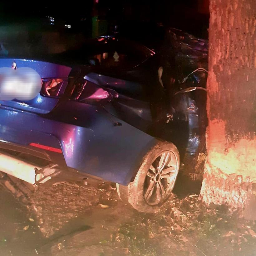 Accident în Constanța. Un tânăr de 21 de ani a murit după ce mașina pe care o conducea a lovit un copac