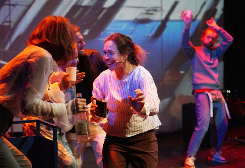 Premieră: #mickiewiczeminescu - coproducție Teatrul „Stefan Żeromski” din Kielce, Polonia, și Teatrul Național „Vasile Alecsandri” Iași 18801138