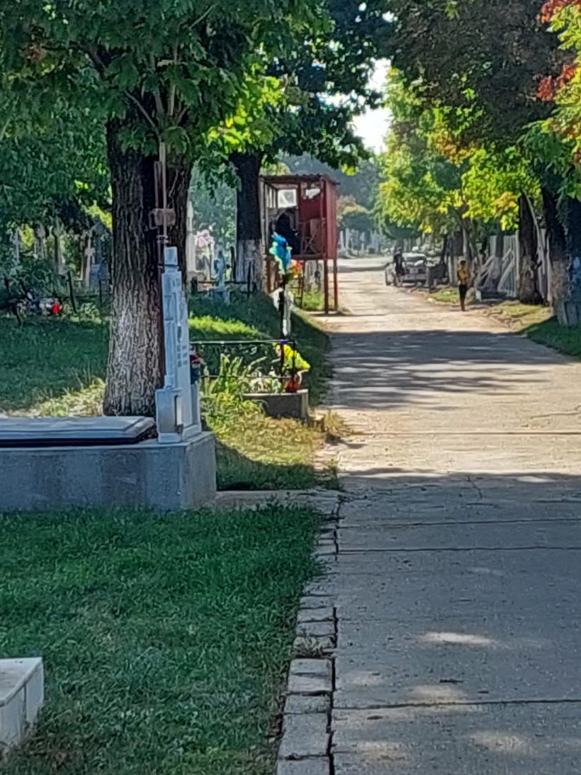 Cimitirul condamnaților la sărăcie pe viață și pe moarte 18801042