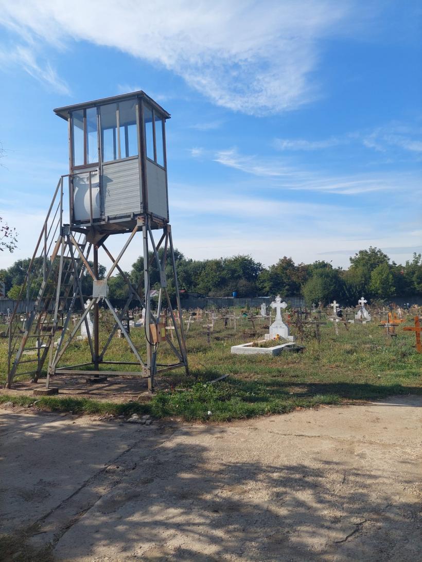 Cimitirul condamnaților la sărăcie pe viață și pe moarte 18801051