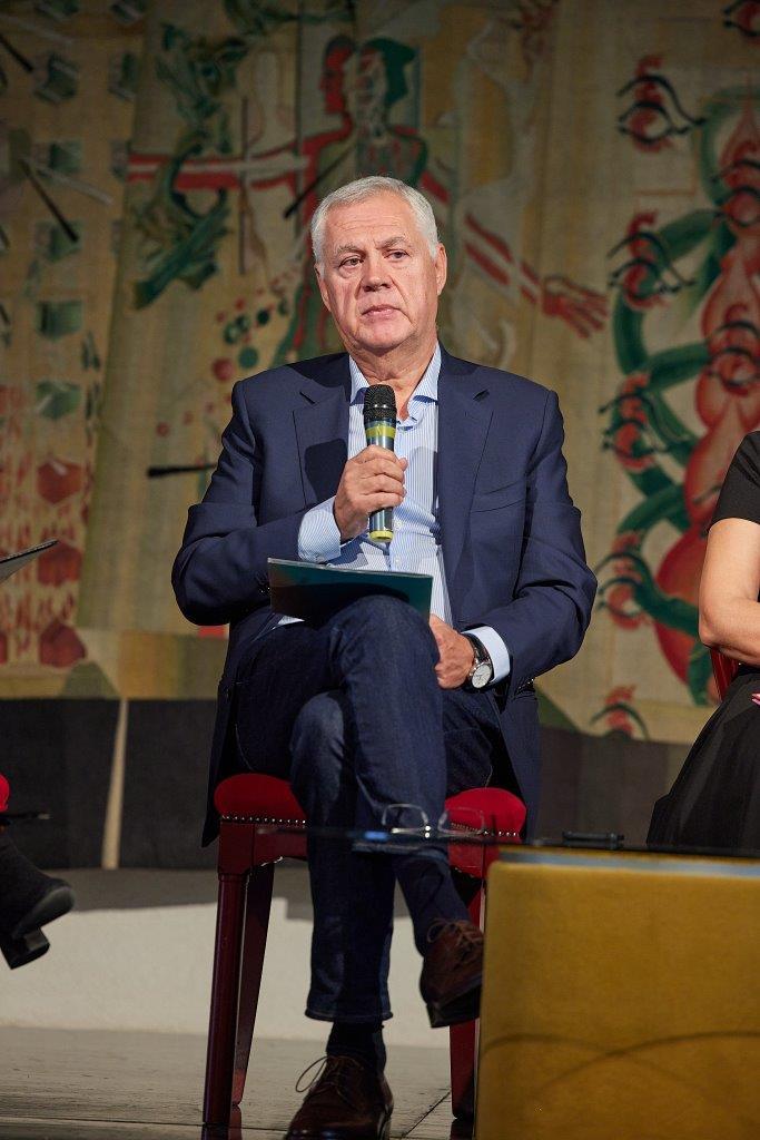 Ştefan Bănică, Emilia Popescu, Pavel Bartoş, Demeter Andras la lansarea Aplauze pentru poet 2022 18801200