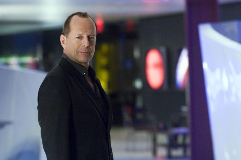 Celebrul Bruce Willis, din nou pe ecran. Actorul, bolnav de afazie, revine cu ajutorul tehnologiei Deepfake.