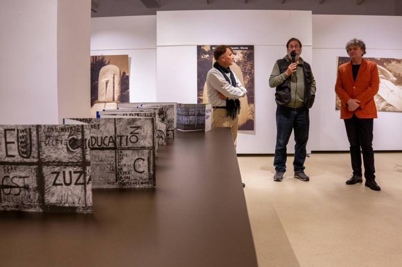 Expoziția “307” – Lucrările a trei artiști renumiți pot fi admirate la Galeria Națională de Artă „Forma” din Deva