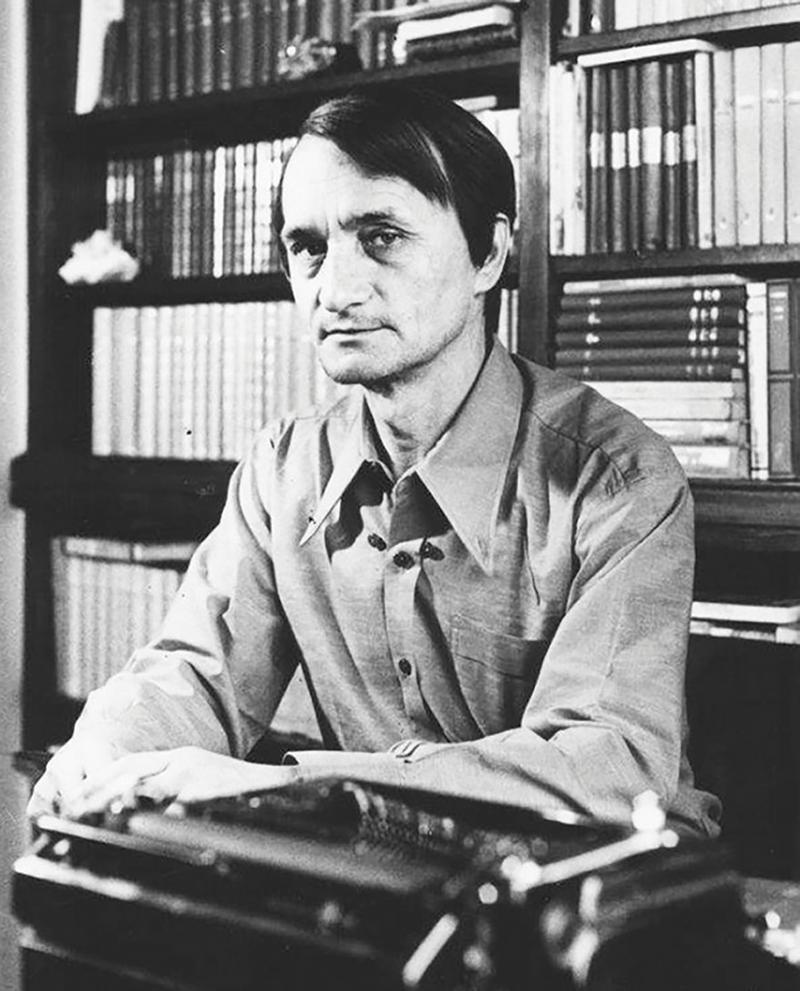 „Leul din Bărăgan”, maestrul realismului-magic românesc 18801689