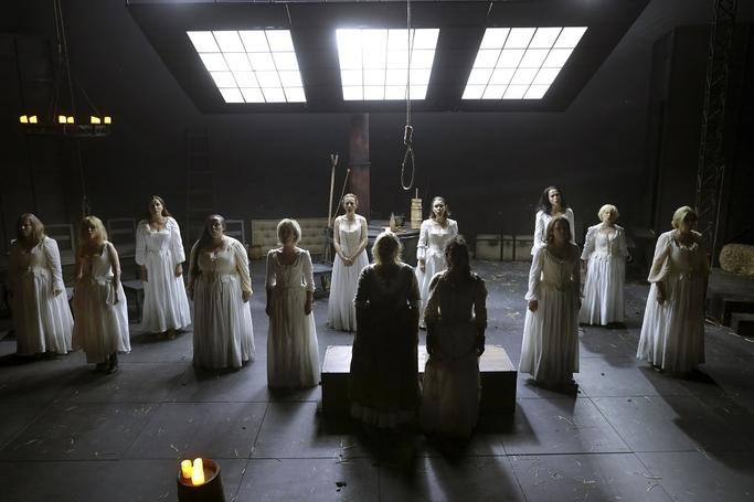 La TNB, luna octombrie aduce trei noi premiere 18802170