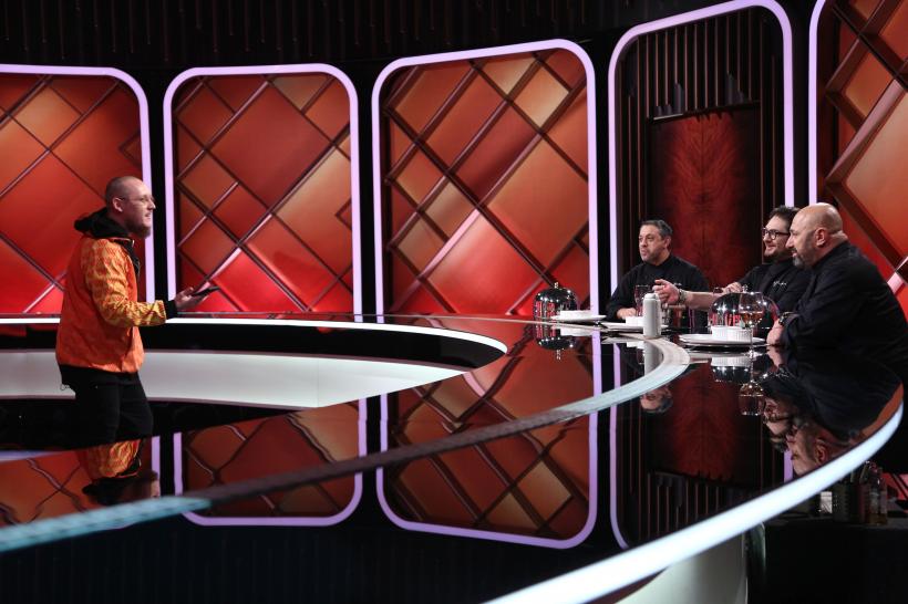 Chefi la cuțite, din nou lider de piață. Răsturnare de situație în ediția de ieri: Chef Scărlătescu a câștigat marele premiu al jocurilor din culise, adunând cele mai multe amulete 18802405