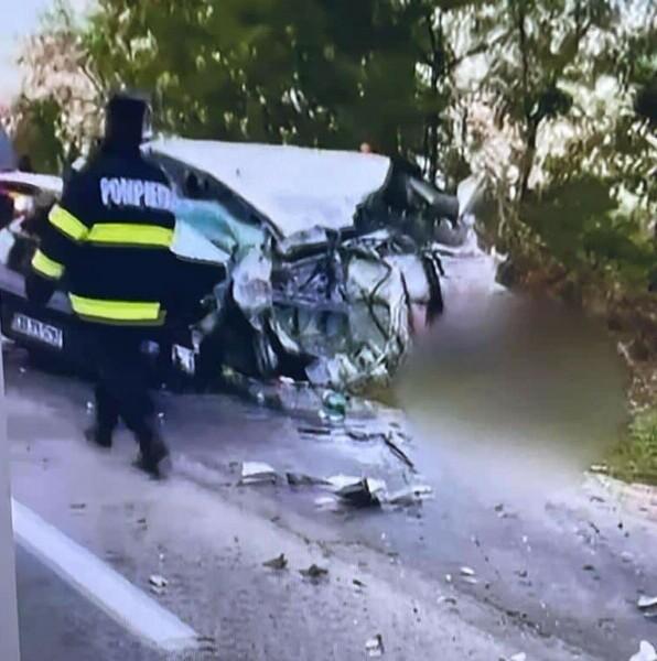 Accident grav pe DN 7. Două persoane au murit. A fost chemat elicopterul SMURD 18802639