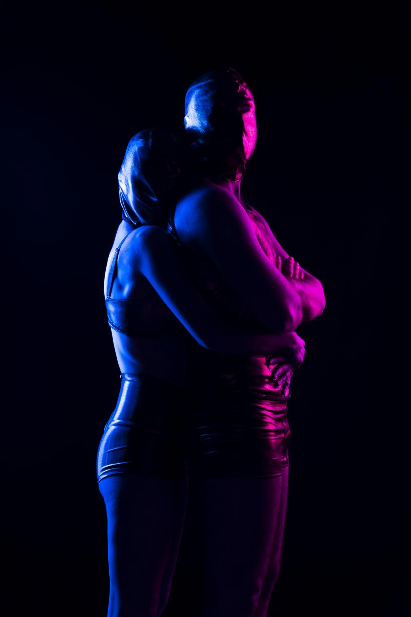 „KOMOREBI. Lumina care se filtrează printre copaci” poate fi vizionată la Teatrelli,  în cadrul seriei „Spectacole independente în premieră” 18802624