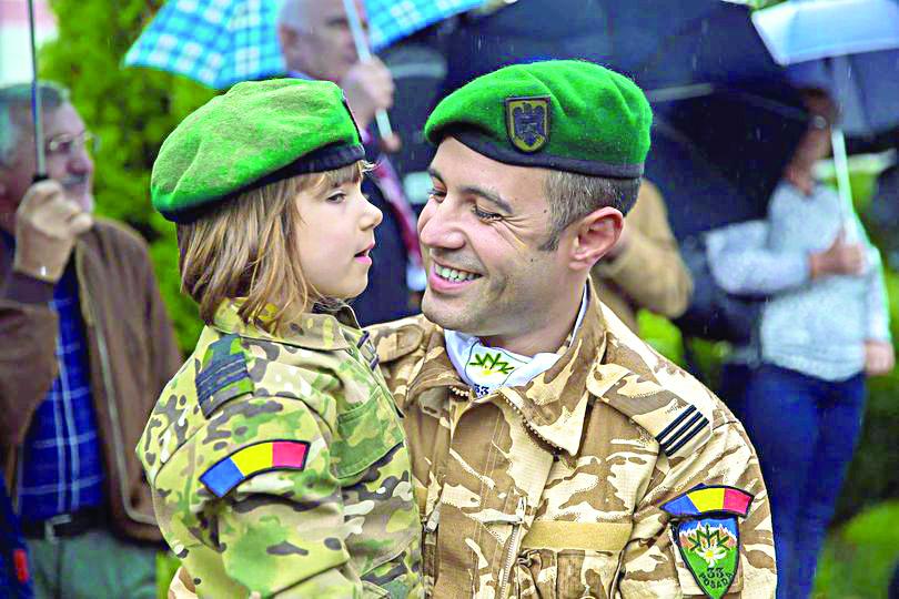 Respect pentru haina militară 18802490