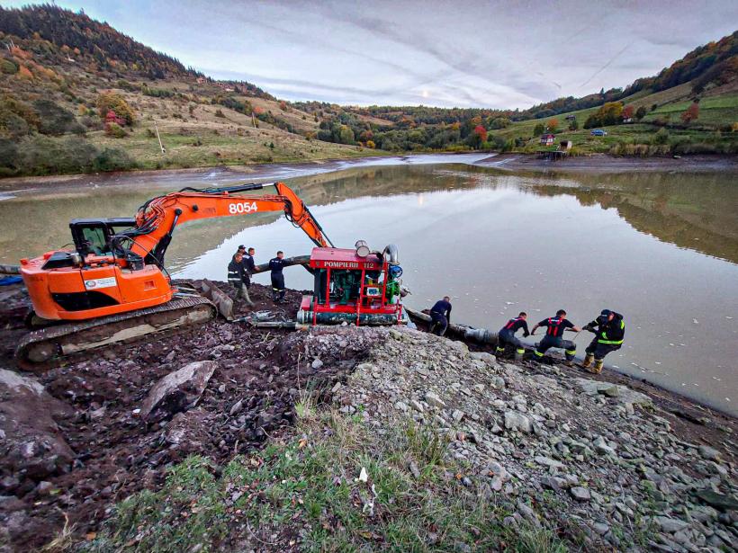 ISU Alba: Apa din Tăul Mare de la Roșia Montană a scăzut cu peste 5 metri. Localnicii s-au întors la casele lor 18802775