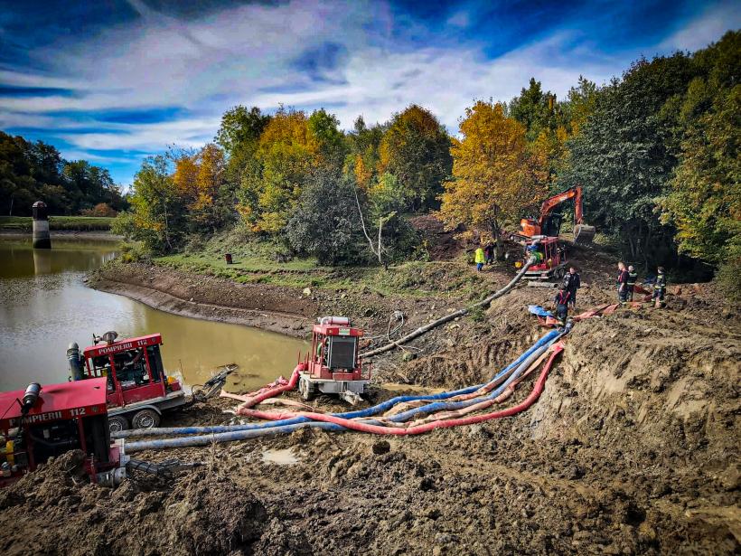 ISU Alba: Apa din Tăul Mare de la Roșia Montană a scăzut cu peste 5 metri. Localnicii s-au întors la casele lor 18802776