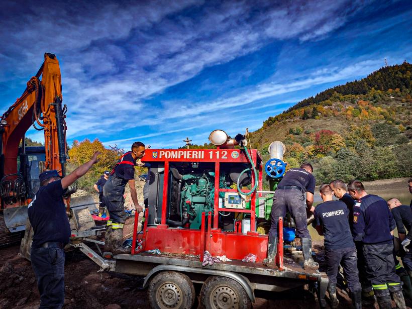 ISU Alba: Apa din Tăul Mare de la Roșia Montană a scăzut cu peste 5 metri. Localnicii s-au întors la casele lor 18802778