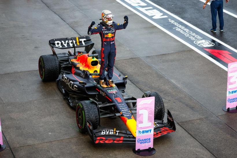 Pilotul Max Verstappen câştigă Marele Premiu al Japoniei şi redevine campion mondial