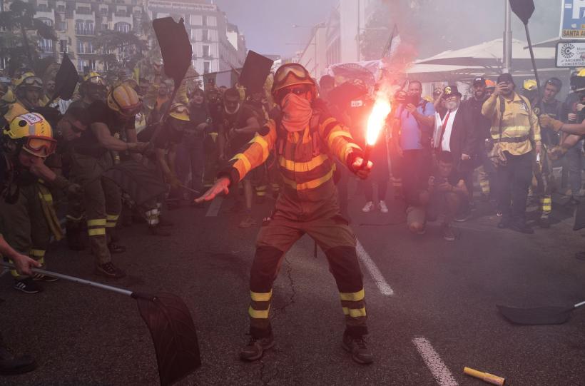 Protest la Madrid: mii de pompierii forestieri spanioli și-au cerut drepturile 18802783