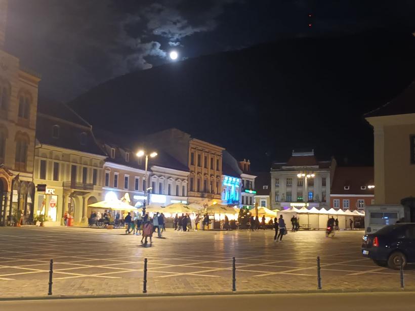 Brașovul s-a schimbat: e mai murdar, mai haotic și plin de cerșetori