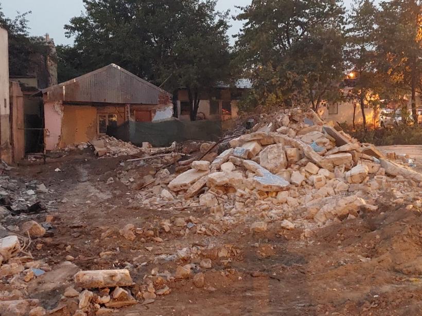 Sute de bucureșteni, cu buldozerele în poartă, în pragul disperării: Cronologia unei demolări-dezastru! 18803368