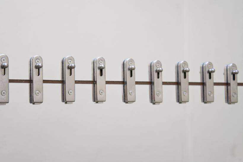 Shaving the Caterpillar. O incursiune senzuală în imaginarul nebuniei 18803526