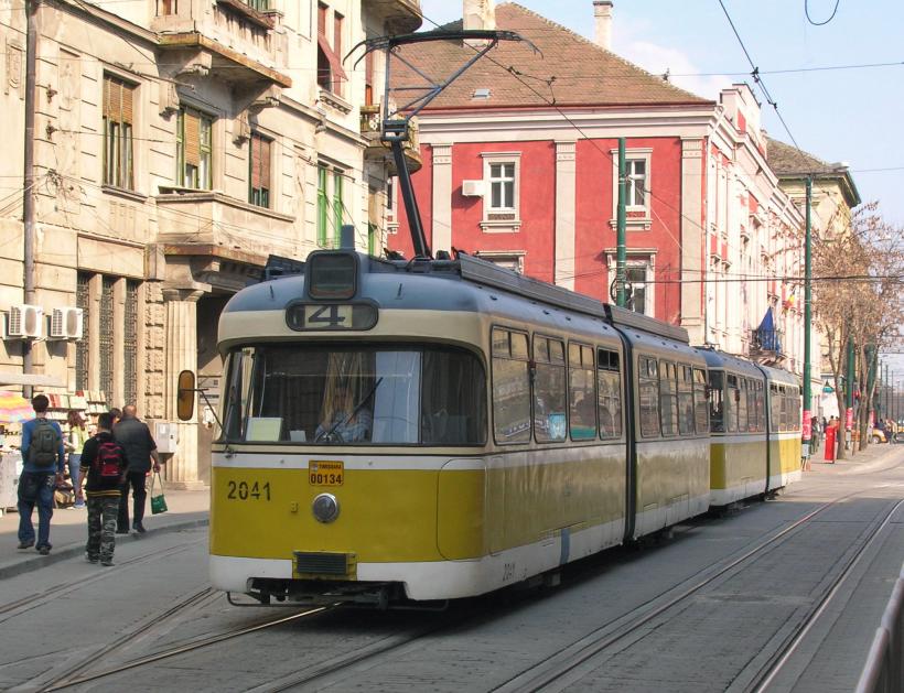 Un tramvai în care se aflau 25 de pasageri a fost implicat într-un accident, în Ploiești