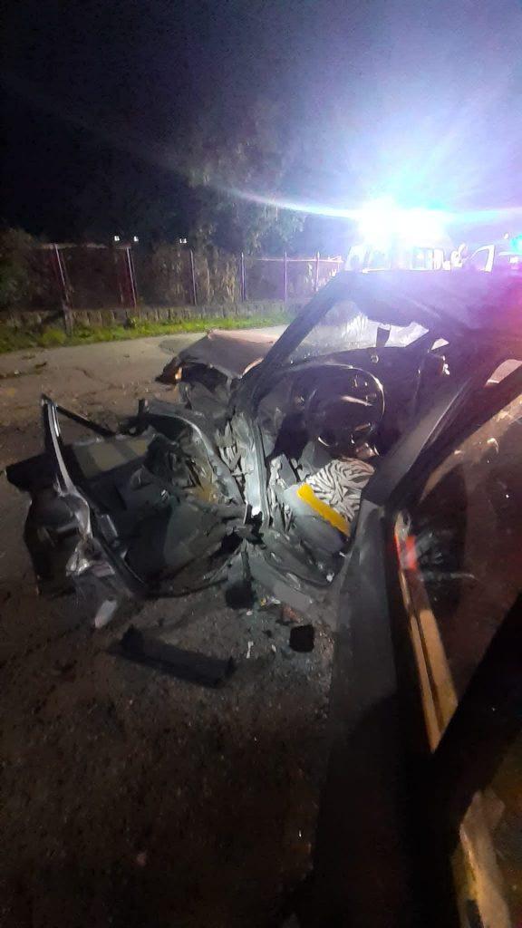 Accident în Hunedoara. Doi șoferi băuți au fost răniți, după ce maşinile lor s-au ciocnit pe un drum județean 18803804