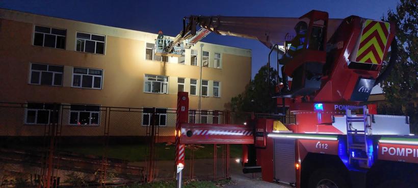 Incendiu în căminul în care sunt cazați elevi al unui liceu din județul Brașov