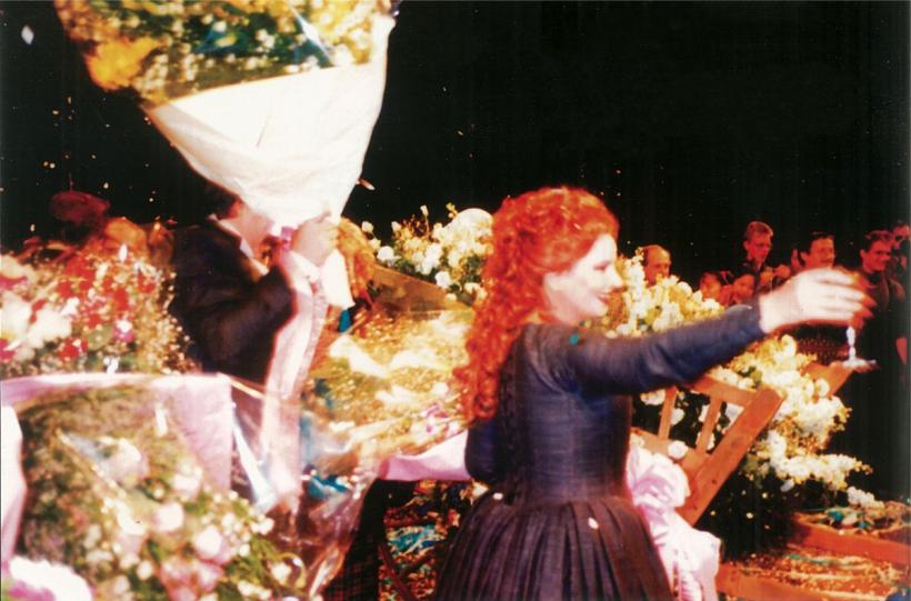 Academia Română anunță cu mare tristețe trecerea fulgerătoare la cele veșnice a unei mari voci a timpului nostru. Soprana MARIANA NICOLESCO de pe scenele lumii în România 18804183