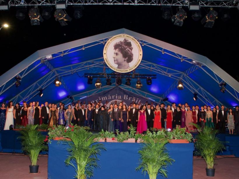 Academia Română anunță cu mare tristețe trecerea fulgerătoare la cele veșnice a unei mari voci a timpului nostru. Soprana MARIANA NICOLESCO de pe scenele lumii în România 18804186