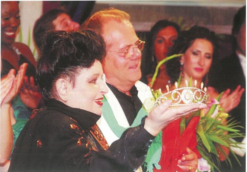 Academia Română anunță cu mare tristețe trecerea fulgerătoare la cele veșnice a unei mari voci a timpului nostru. Soprana MARIANA NICOLESCO de pe scenele lumii în România 18804187