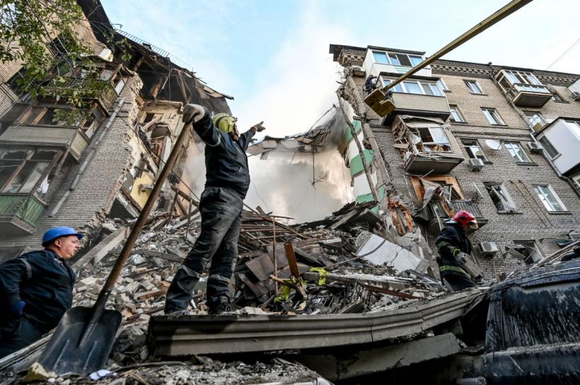 Kievul, în flăcări: Incendiu la o clădire rezidențială 