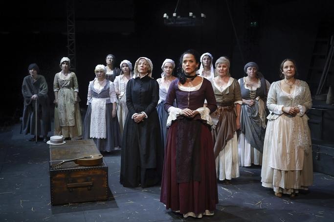 Luna octombrie aduce trei noi premiere la TNB! 18804232