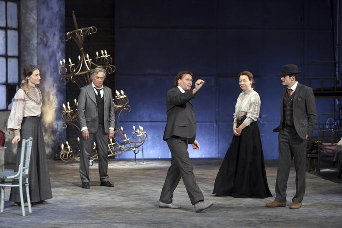 Luna octombrie aduce trei noi premiere la TNB! 18804234