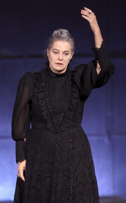 Luna octombrie aduce trei noi premiere la TNB! 18804235