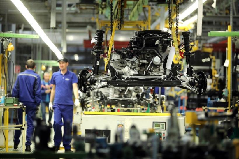 Producţia de autoturisme de la uzinele Dacia şi Ford a accelerat spectaculos în septembrie