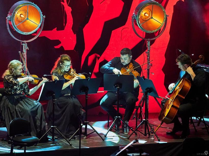 ALTERNOSFERA continuă Seria de concerte Theatroll | Corbul Troian 18804356