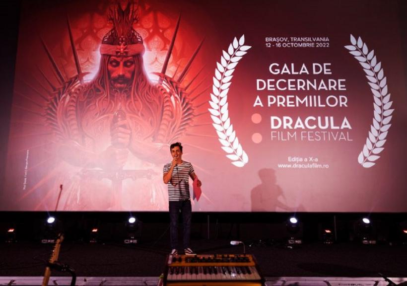 Cea de-a X-a ediție a Dracula Film Festival și-a ales câștigătorii. Filmele din competiție se mai pot vedea online până pe 23 octombrie 18804327