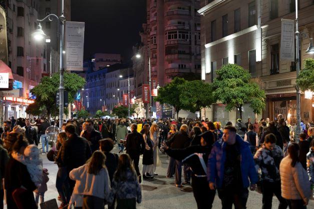 Spotlight #6 la final: Peste 60.000 de persoane au sărbătorit împreună Festivalul de artă vizuală de la București 18804397